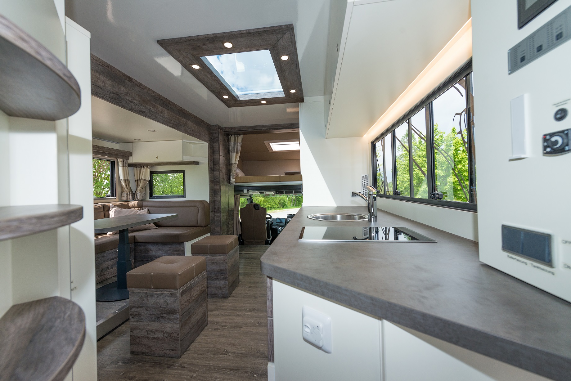 Innenraum in alternativer Farbgebung mit ausgefahrenem Pop-Out 